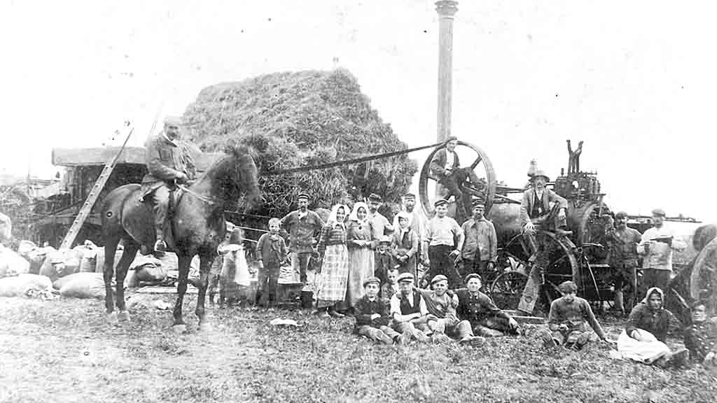 Die Rasenrolle Dreschen am Ophof 1920